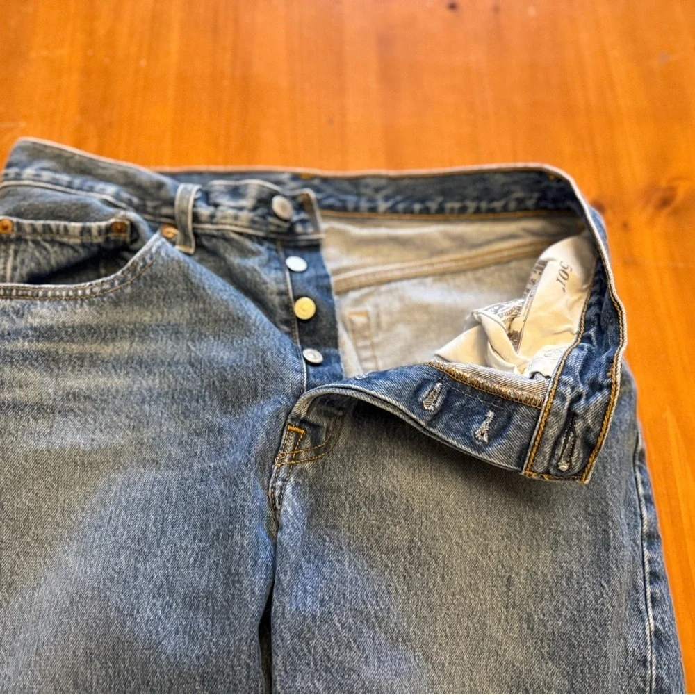 Levi’s 501 Button Fly 30x26 Jeans Women’s Raw Hem Medium Wash Classic Chic Indie